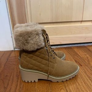 Size 8 Booties with fur